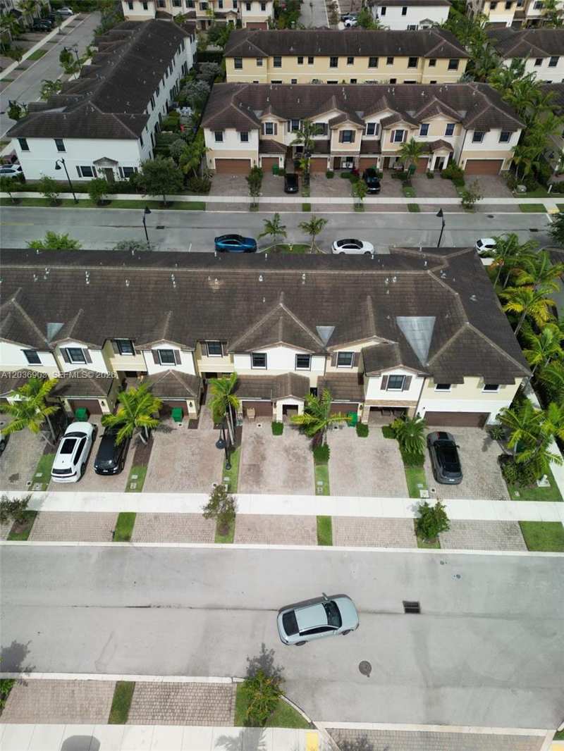 4715 Caspian Way, Davie FL 33314