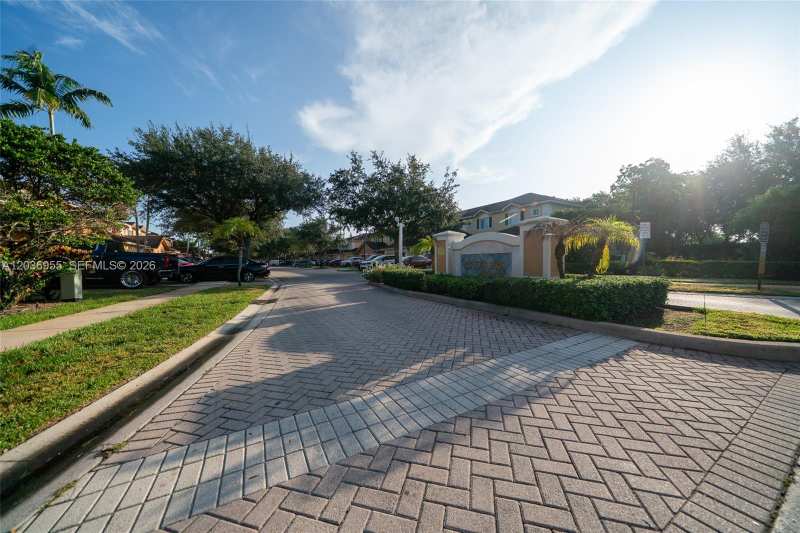 6453 Catalina Ln, Tamarac FL 33321