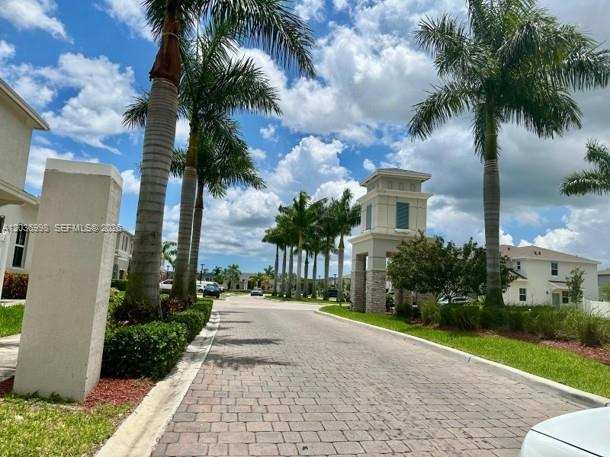 754 SE 19th St, Homestead FL 33034