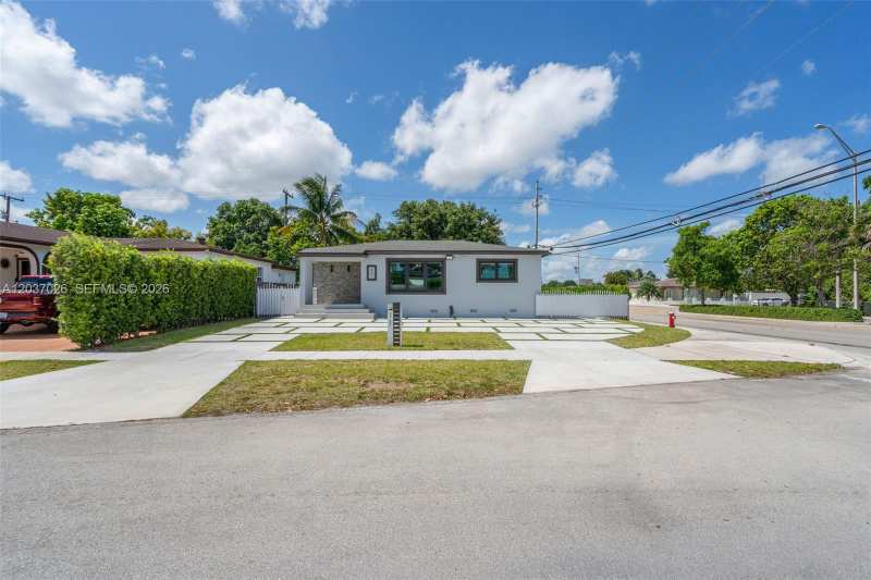 11 W 59th St, Hialeah FL 33012