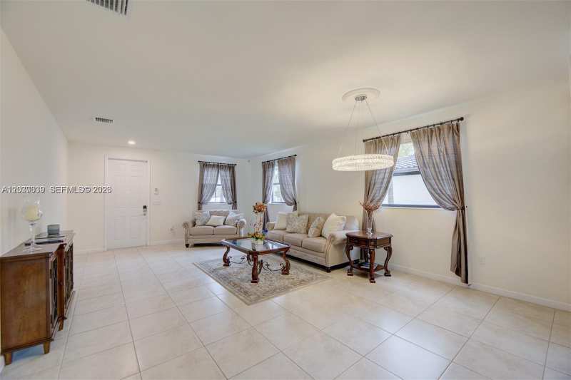 9260 W 35th Ln, Hialeah FL 33018