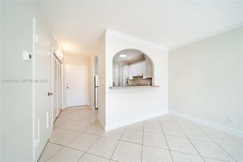 2555 NE 11th St # 310, Fort Lauderdale FL 33304