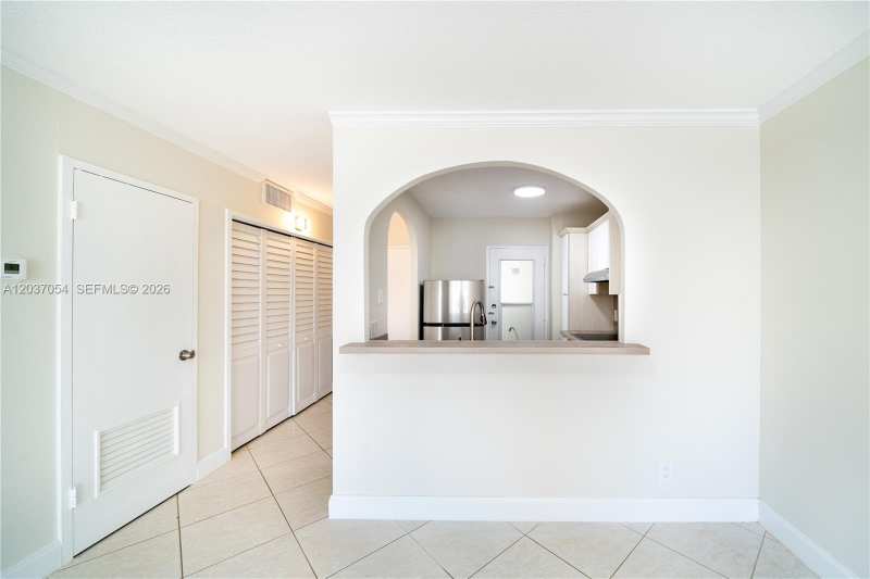 2555 NE 11th St # 310, Fort Lauderdale FL 33304