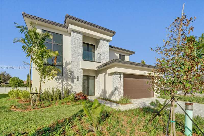 13023 Davie Oaks Dr, Davie FL 33325