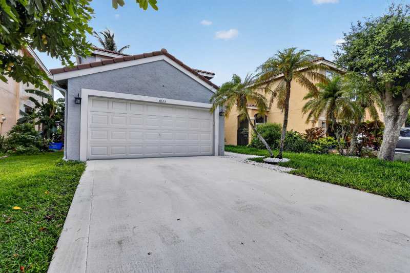 7823 Springfield Lake Drive, Lake Worth FL 33467