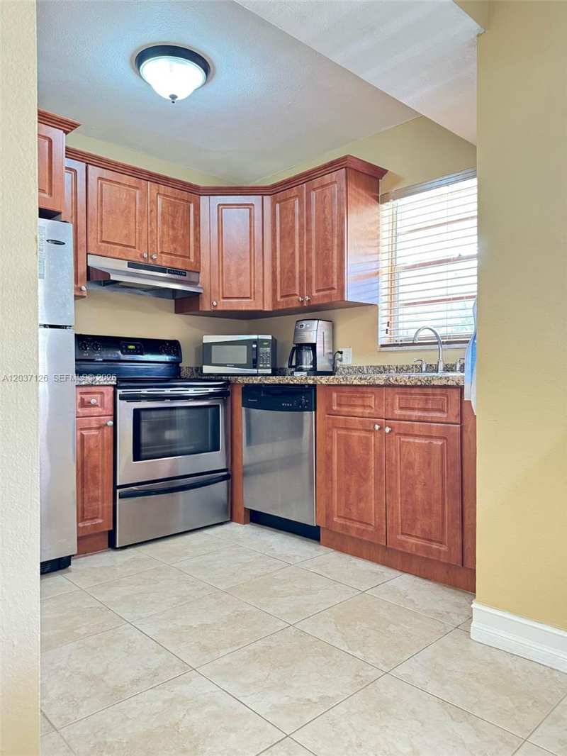 1300 Moffett St # 214, Hallandale Beach FL 33009