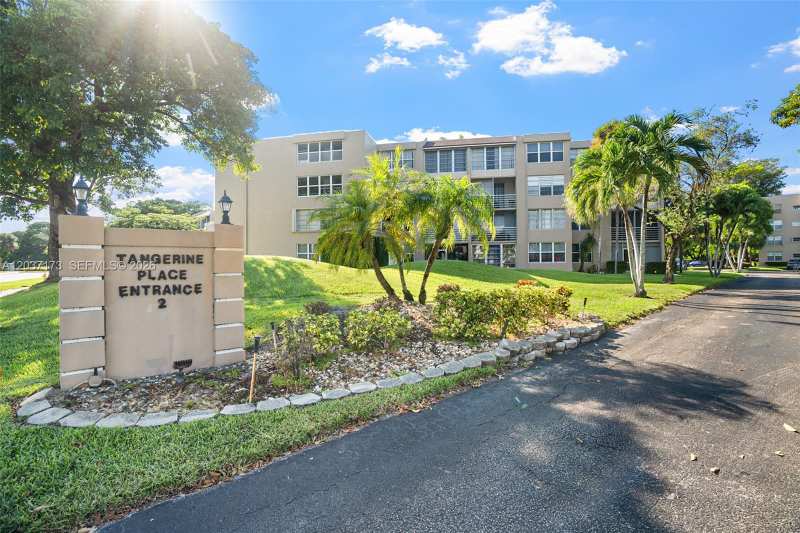 9480 Tangerine Pl # 101, Davie FL 33324