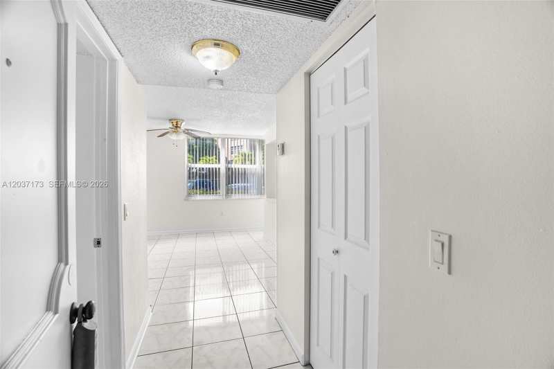 9480 Tangerine Pl # 101, Davie FL 33324
