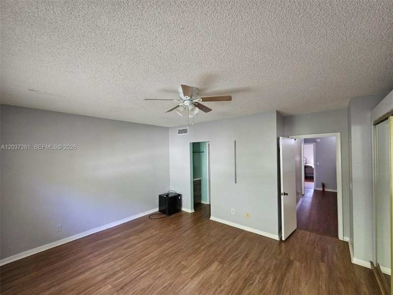 8837 NW 48th St, Sunrise FL 33351