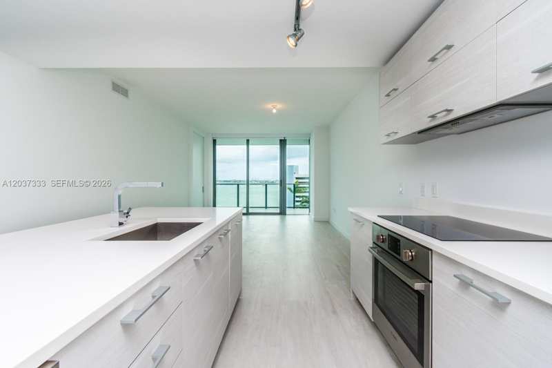 650 NE 32nd St # 805, Miami FL 33137