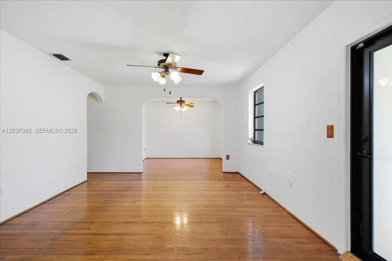 2550 Trapp Ave, Miami FL 33133