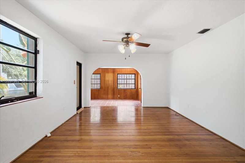 2550 Trapp Ave, Miami FL 33133