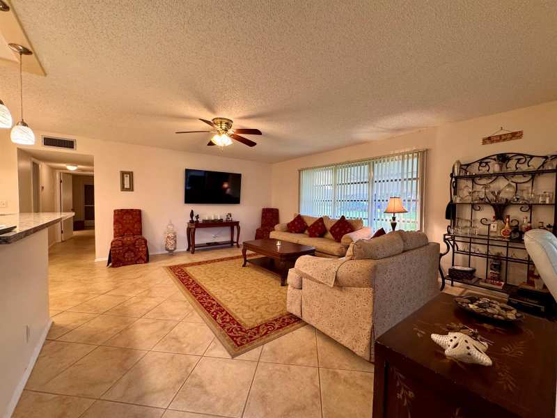 1252 Club Drive W # D, Delray Beach FL 33445