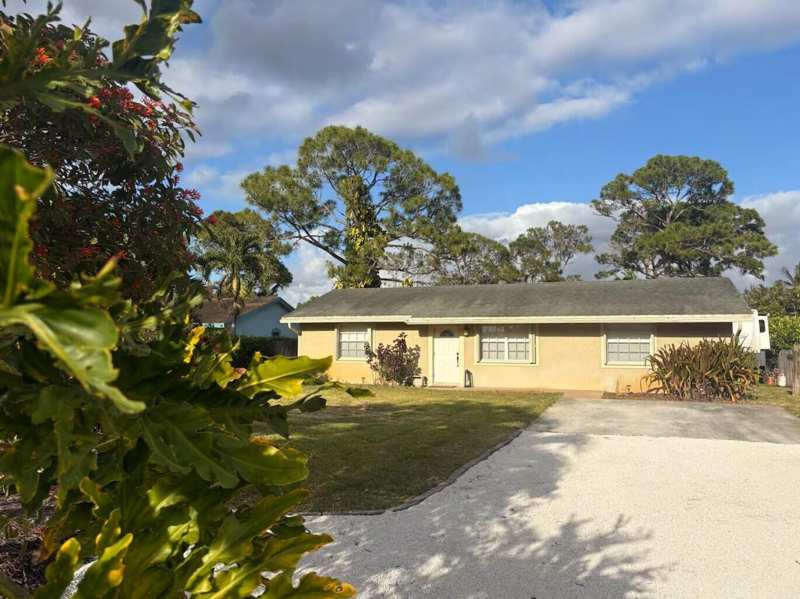 5586 3rd Road, Lake Worth FL 33467