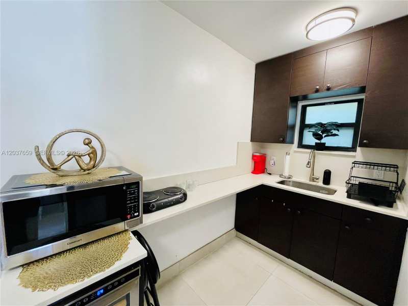 38 NW 52nd St # 1, Miami FL 33127