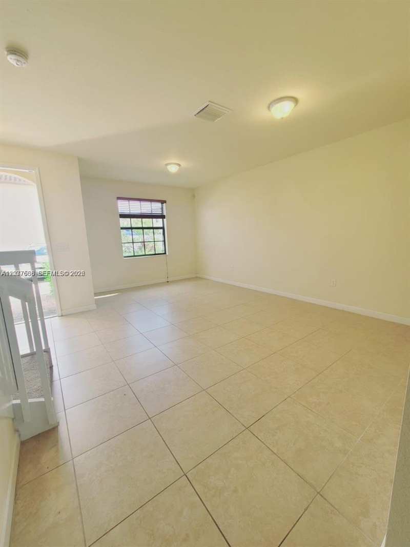 3537 W 89th Pl, Hialeah FL 33018