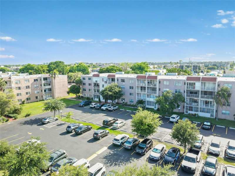 8405 NW 8th St # 204, Miami FL 33126