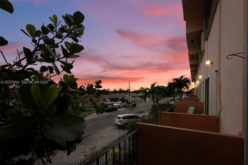 1100 W 35th St # 23, Hialeah FL 33012