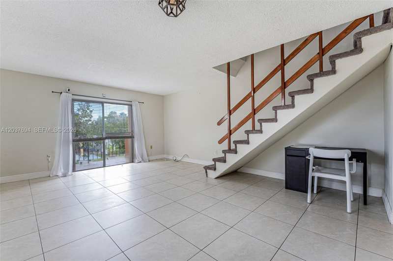 1100 W 35th St # 23, Hialeah FL 33012