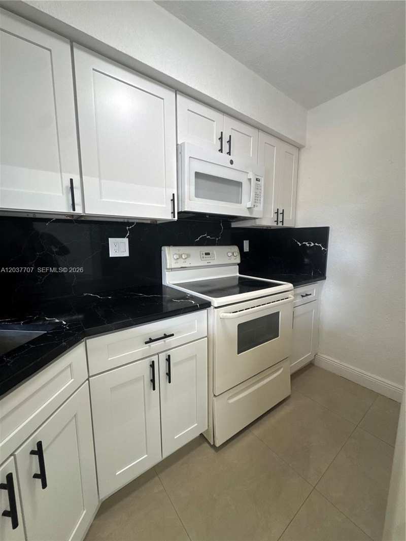 8500 NW 8th St # 303, Miami FL 33126