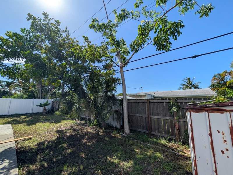 621 NE 56th Street, Oakland Park FL 33334