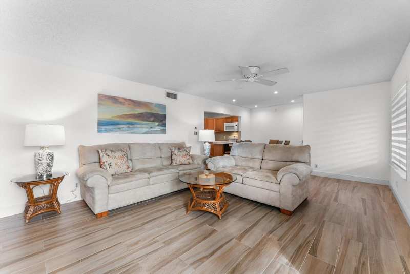 421 Pine Glen Lane # A2, FL 33463