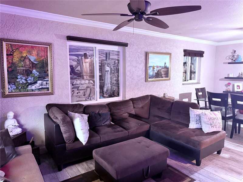 6424 Meade St, Hollywood FL 33024
