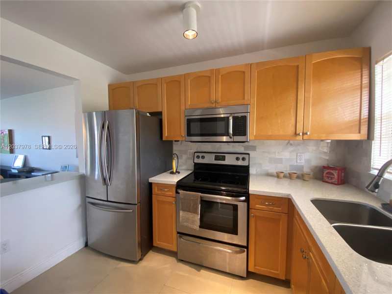 8861 Sunrise Lakes Blvd # 311, Sunrise FL 33322