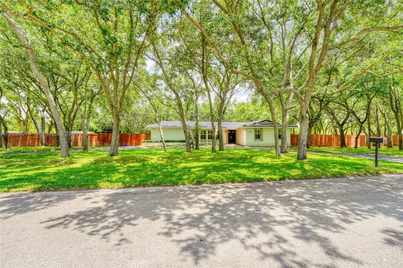 7715 SW 122nd St, Pinecrest FL 33156
