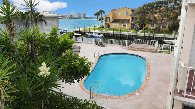120 Lehane Terrace # 109, North Palm Beach FL 33408