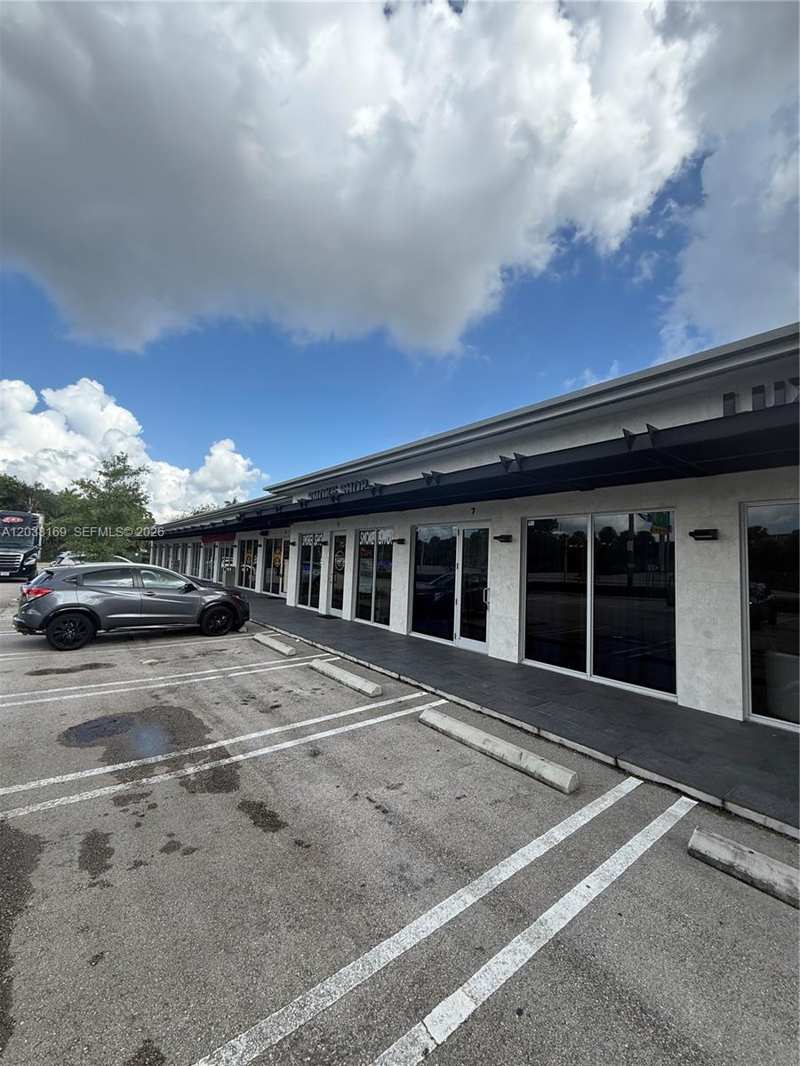 8205 NW 12th St, Doral FL 33126