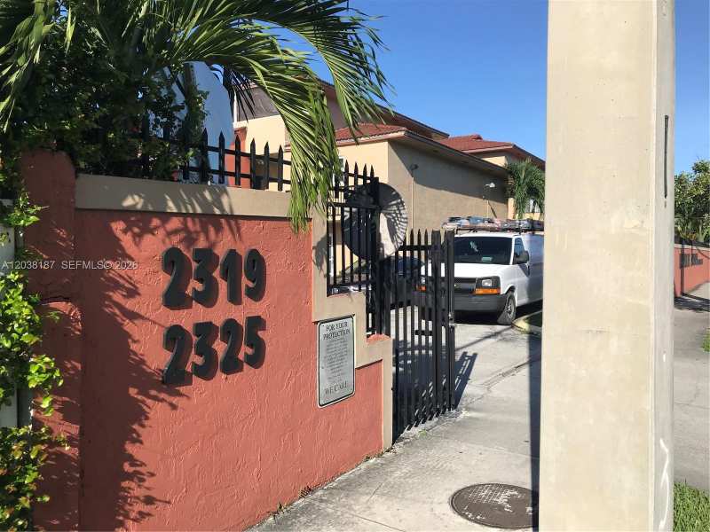 2319 W 60th St # D212, Hialeah FL 33016