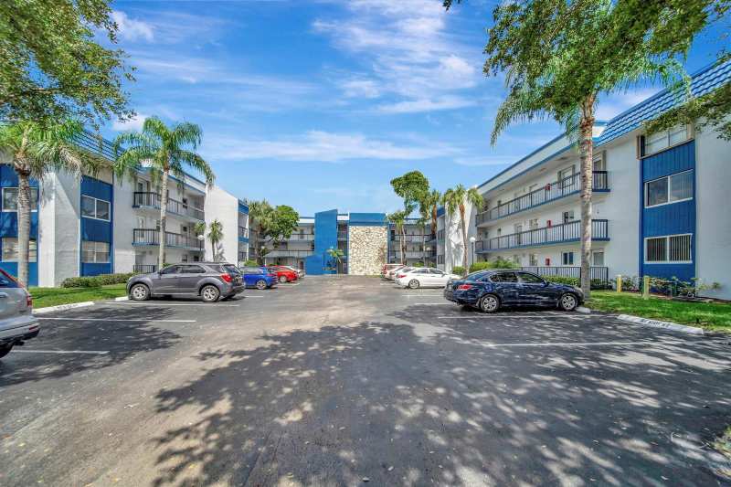 3100 Holiday Springs Boulevard # 305, Margate FL 33063