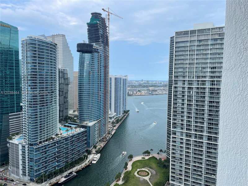 55 SE 6th St, Miami FL 33131