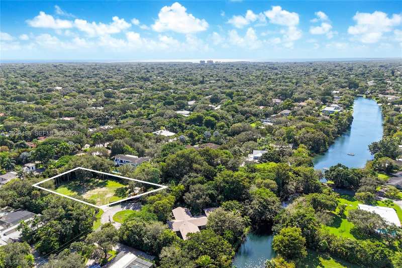 11353 SW 69th Ct, Pinecrest FL 33156