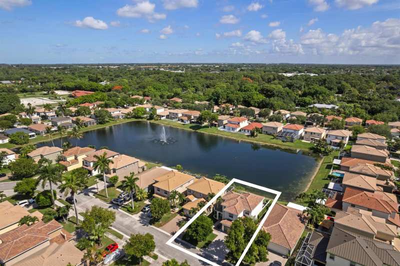 3961 Crescent Creek Place, Coconut Creek FL 33073
