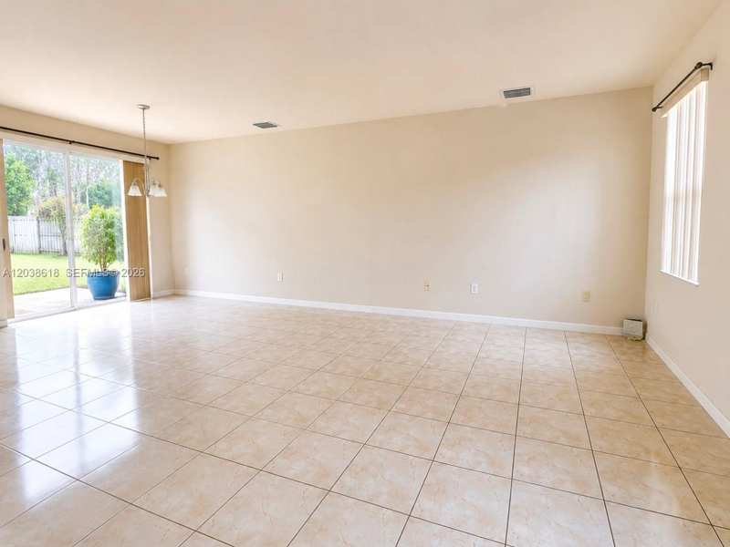 641 E Mowry Ct, Homestead FL 33030