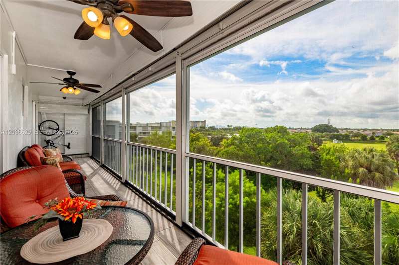 4800 Hillcrest Ln # 501, Hollywood FL 33021