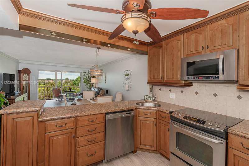 4800 Hillcrest Ln # 501, Hollywood FL 33021