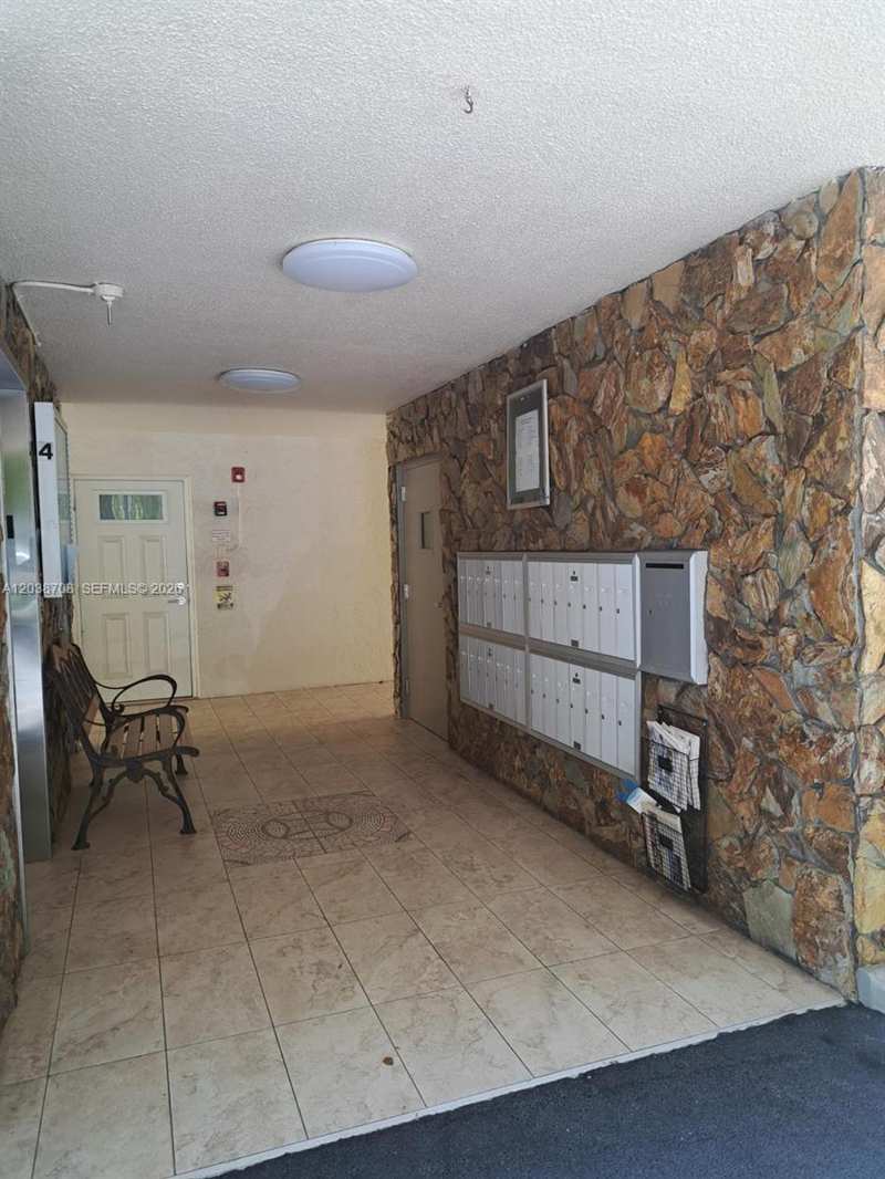 1024 SE 3rd Ave # 304, Dania Beach FL 33004