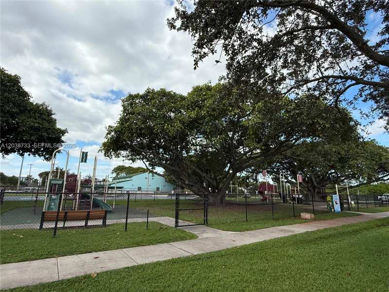 610 NE 2nd St # 305, Dania Beach FL 33004