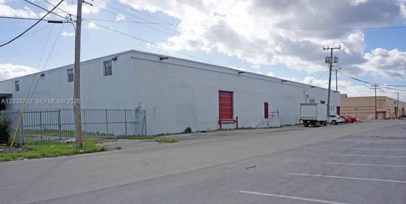 3690 NW 52nd St, Hialeah FL 33142