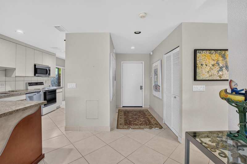 4 Eastgate Drive # C, Boynton Beach FL 33436