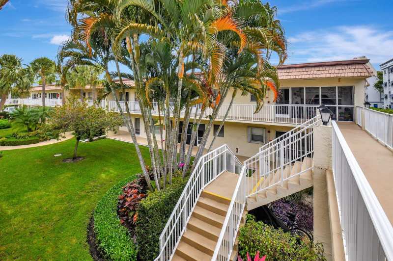 638 Snug Harbor Drive # E11, Boynton Beach FL 33435