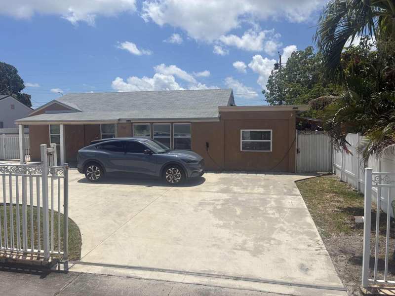750 NE 4th Place, Hialeah FL 33010