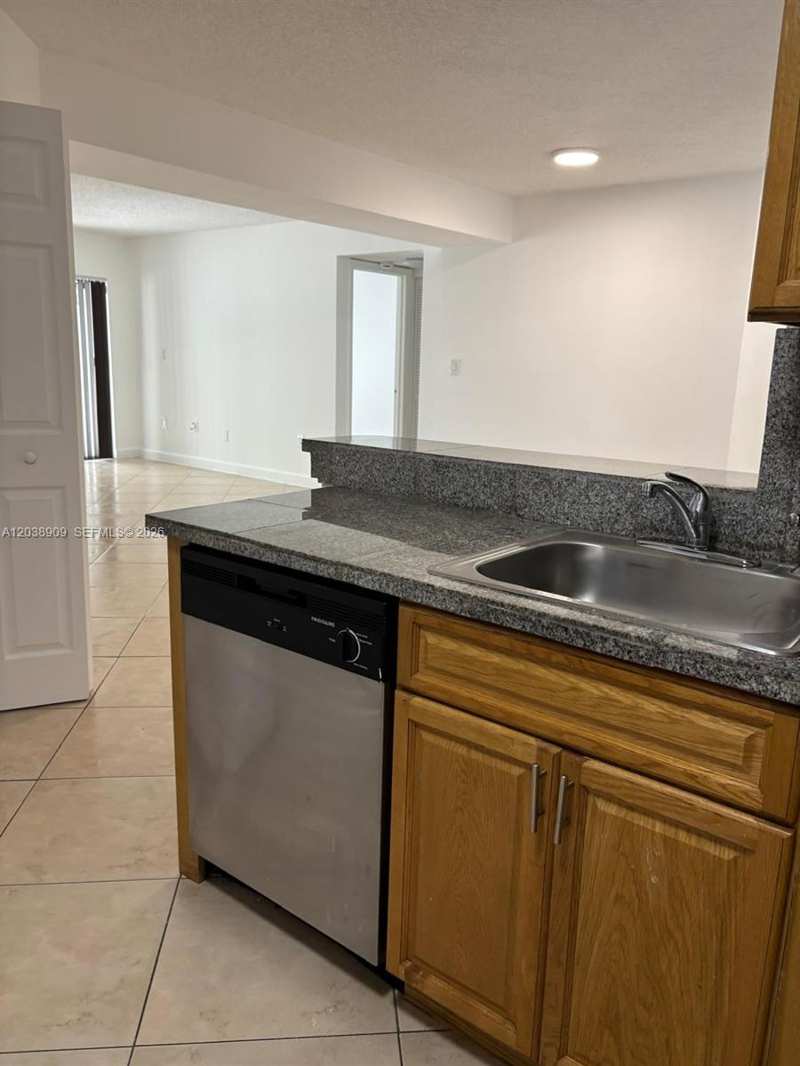 6276 NW 186th St # 204, Hialeah FL 33015