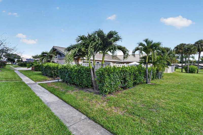 5378 Eagle Lake Drive, Palm Beach Gardens FL 33418