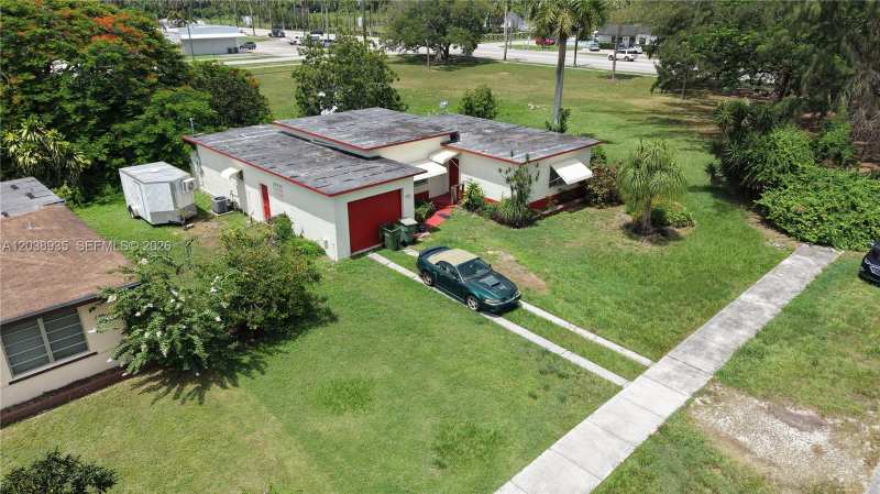 27 NW 18th St, Homestead FL 33030