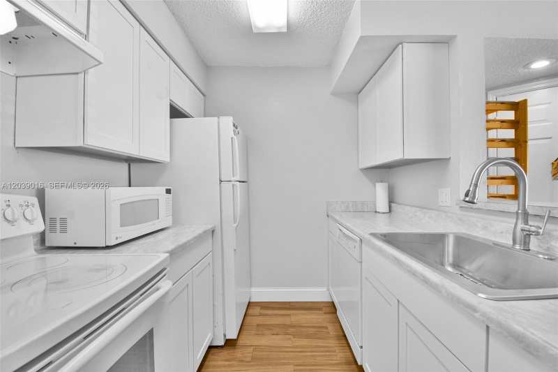 2866 S University Dr # 5105, Davie FL 33328