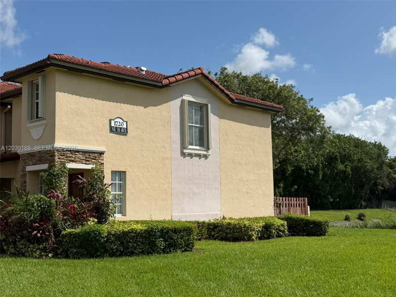 1720 NE 33rd Ave # 5, Homestead FL 33033